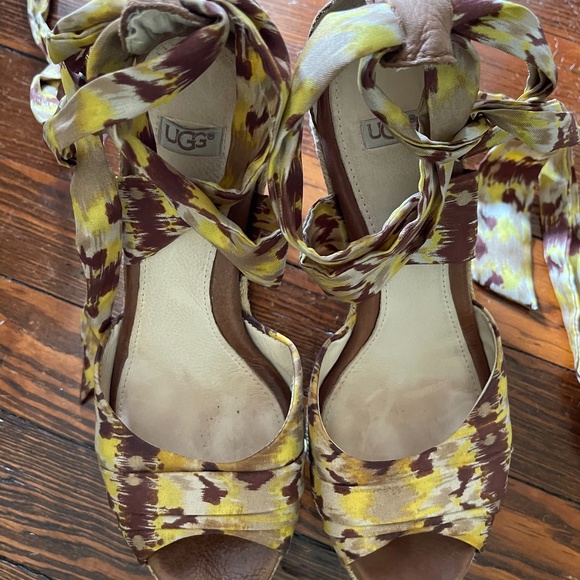 Yellow and Brown Ugg Espadrilles 5.5 but fit a 6.5 - Picture 2 of 6